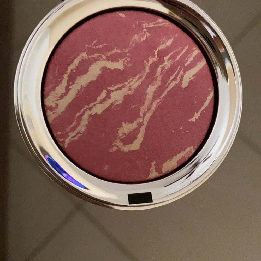 Blush - Picture 4 of 4
